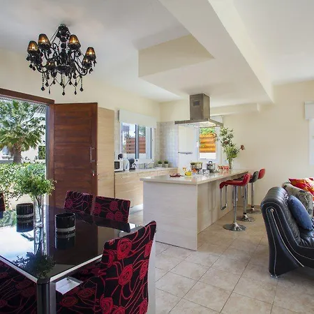 Blue Water Bay 150 Metres From The Beach Protaras 77 Willa